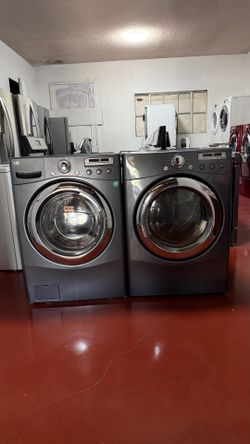 Set of washer machine LG and electric ⚡️ dryer. In perfect conditions and works perfectly. Washer machine capacity of 4.5 and dryer capacity 7.4. Deli