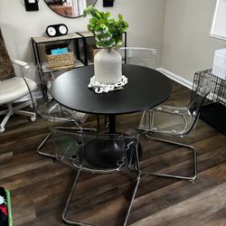 Dining Table & Chairs