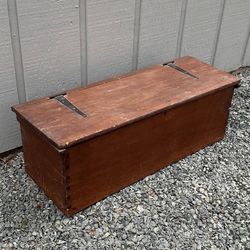 Antique Primitive All Wood Dovetailed Chest Trunk Tool Box Coffee Table Farmhouse Decor