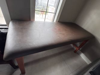 Massage Table with Wooden Legs
