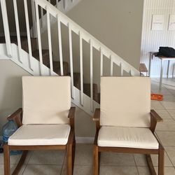 2 Outdoor Rocking Chairs With Covers 