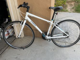 Trek 7.2 Hybrid Women’s bike