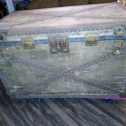 Very Large Antique Travel Steamer Trunk 