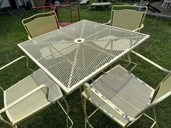 5 Piece wrought Metal iron table.