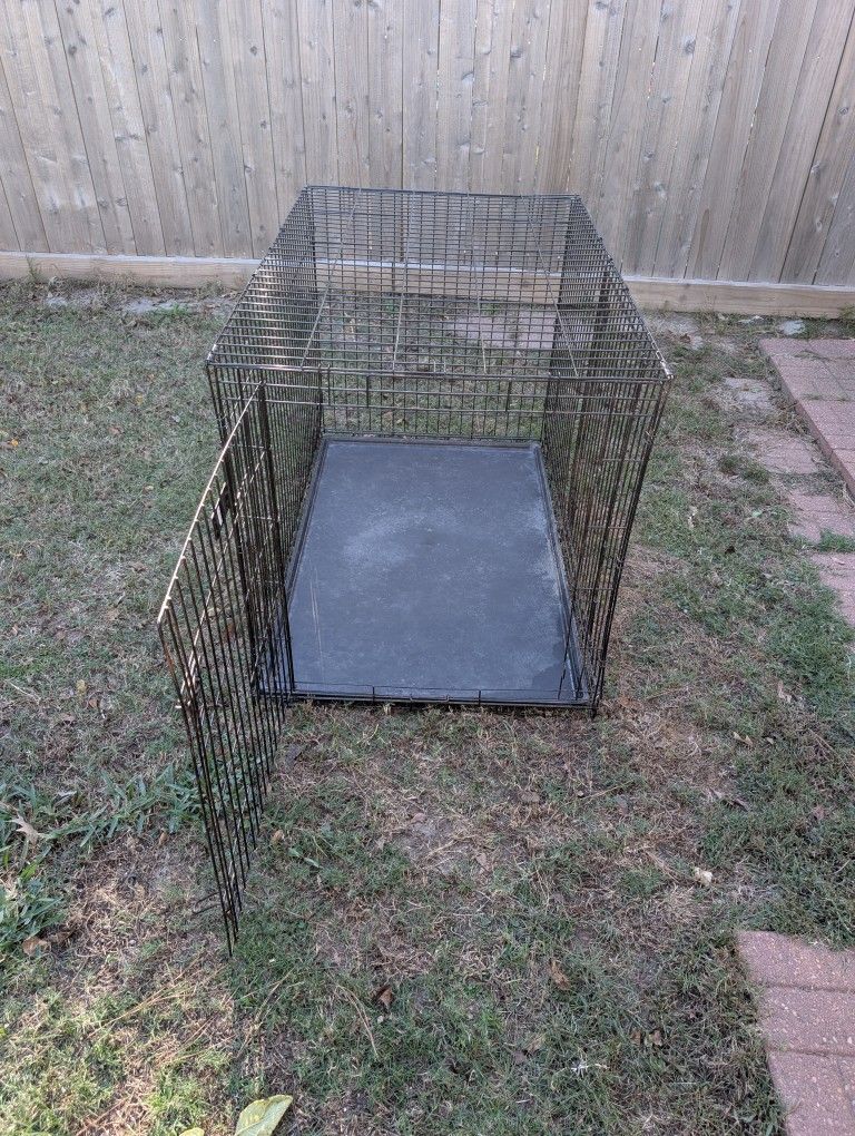 I Crate Large Pet cage In Great Shape and Portable!