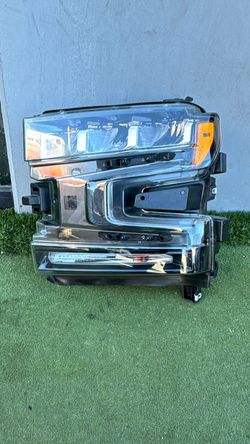 2019-2021 Chevy Silverado 1500 Left Headlight OEM 85567926
