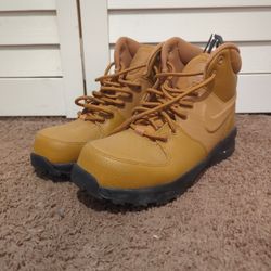 Nike Boots (Size 6y) New Boys 6ys Size $80 Obo