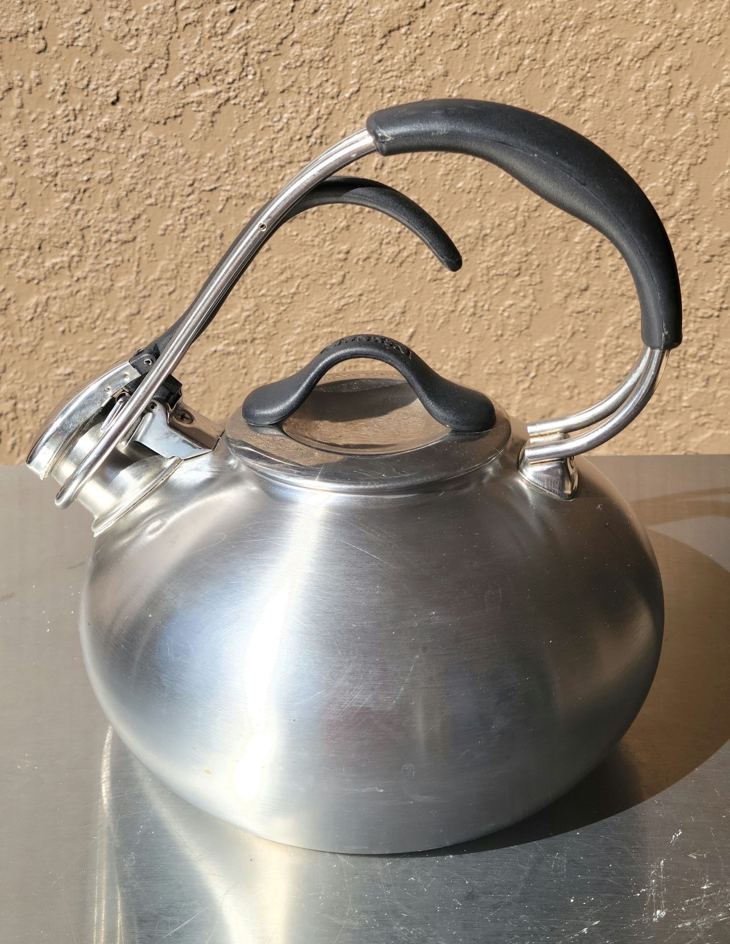 CHANTAL Whistling Tea Kettle Brushed Stainless Loop Handle 1.8 Qt SL37-Loop BRS
