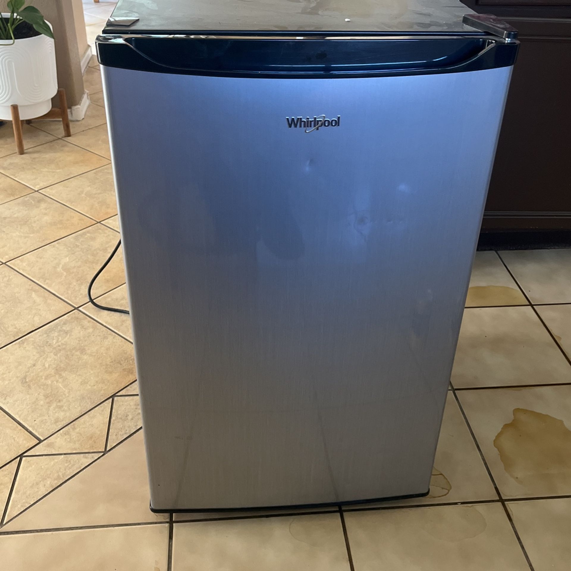 Whirlpool Mini Refrigerator