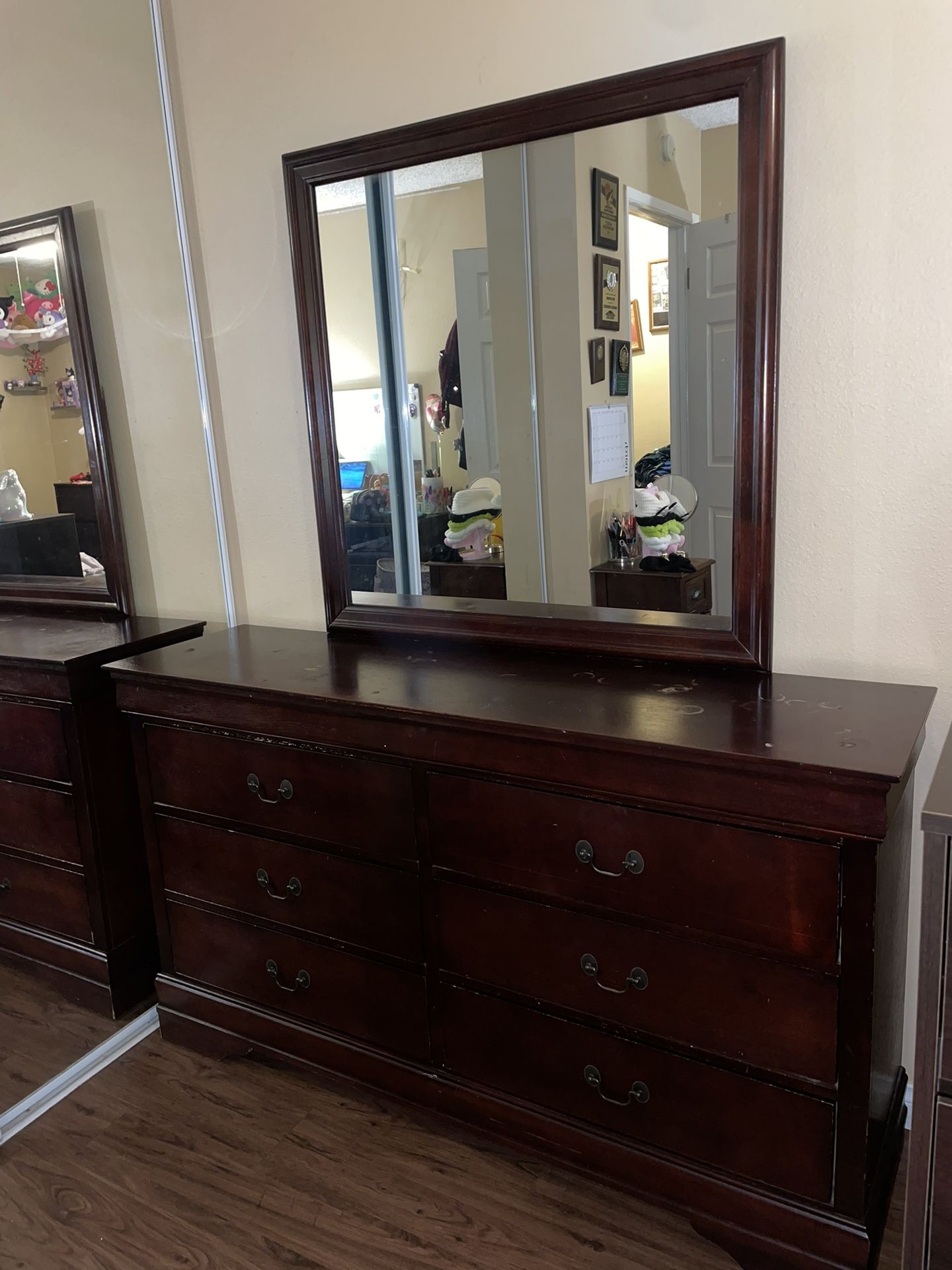 Dresser With Mirror