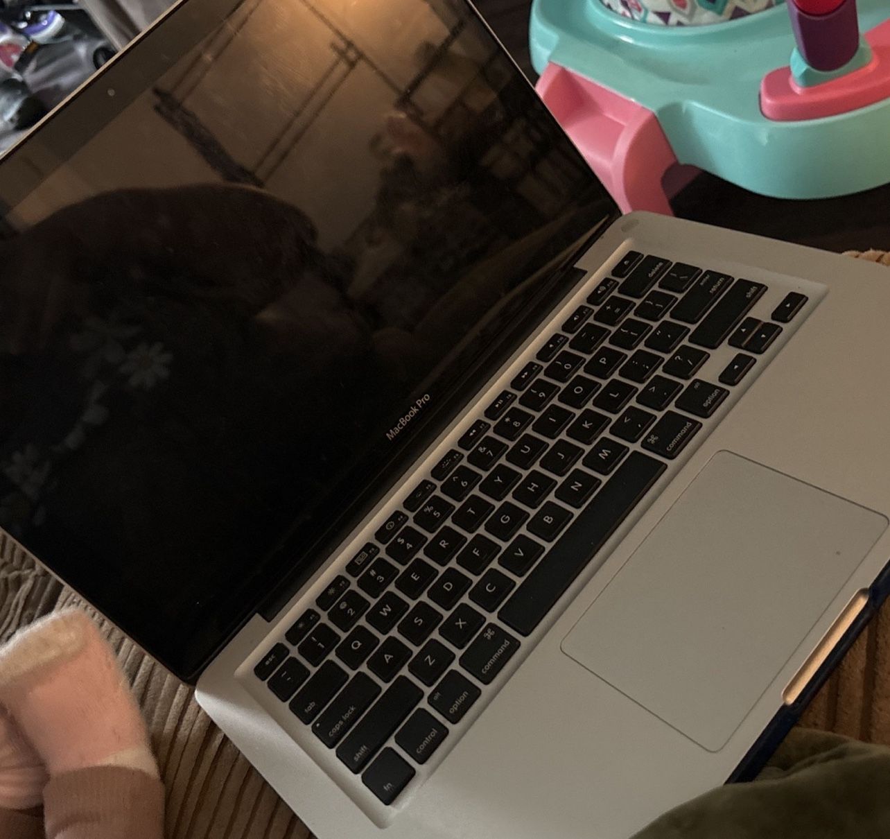 Macbook Pro 2017 Screen Broke