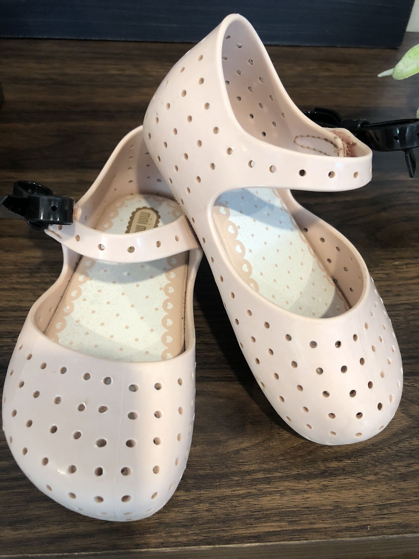 Mini Melissa toddler size 8
