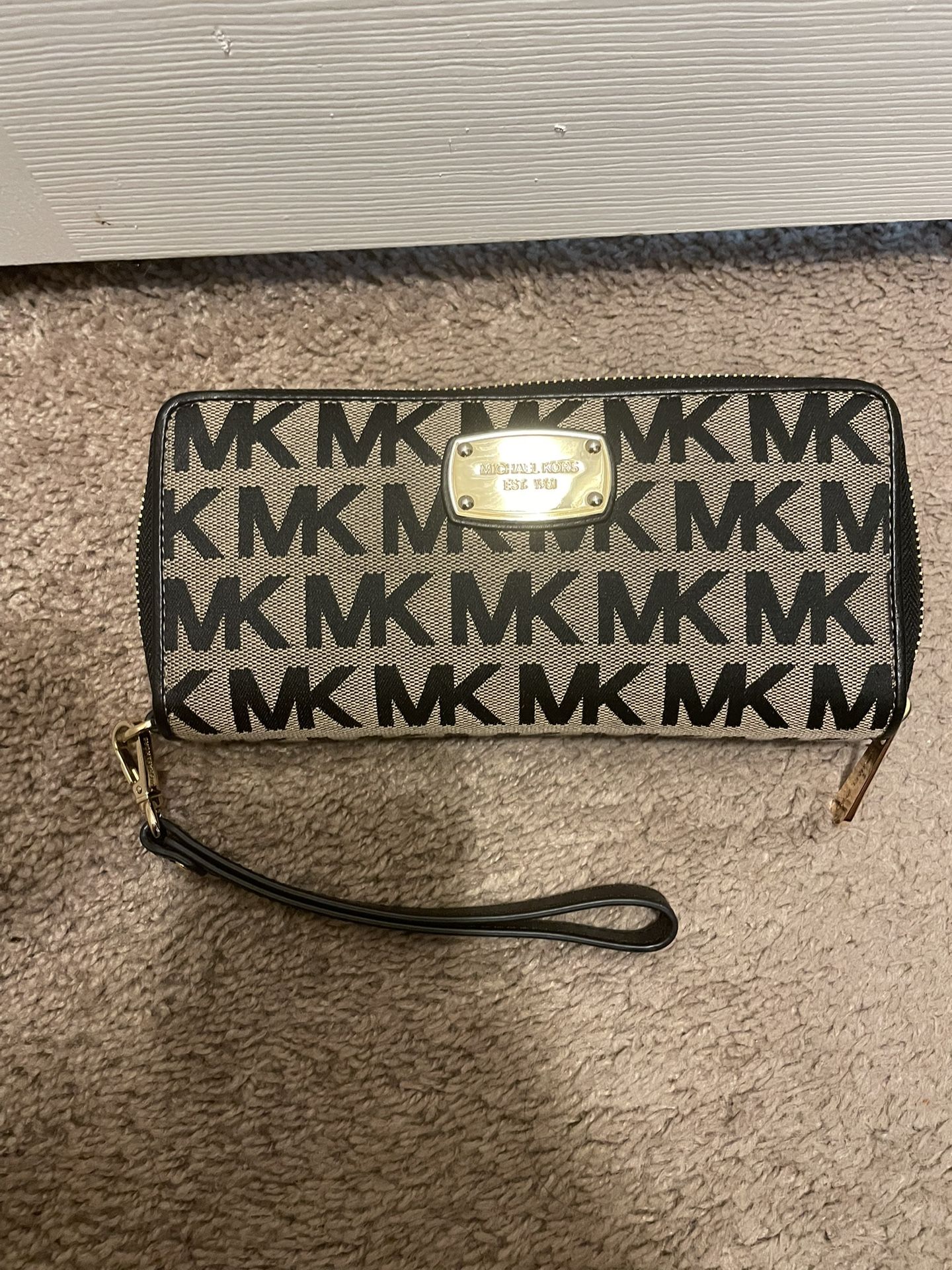 Michael Kors Wallet & Wristlet