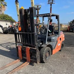8k Gas/LP Warehouse Forklift 