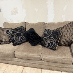 Couch With Pullout Bed