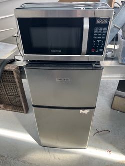 Microwave/ mini fridge