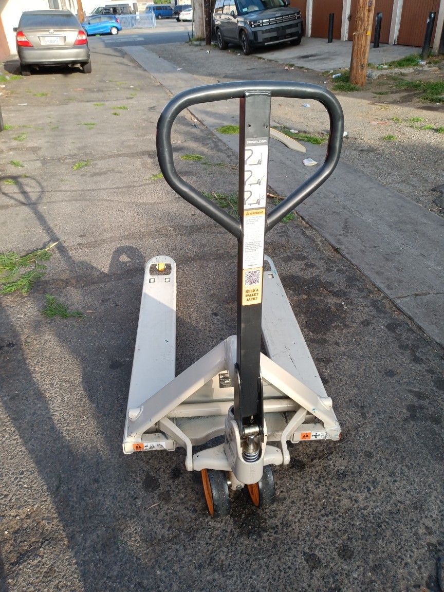 Crown Pallet Jack 