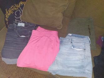 Woman's  Pants And Shorts  16-18 