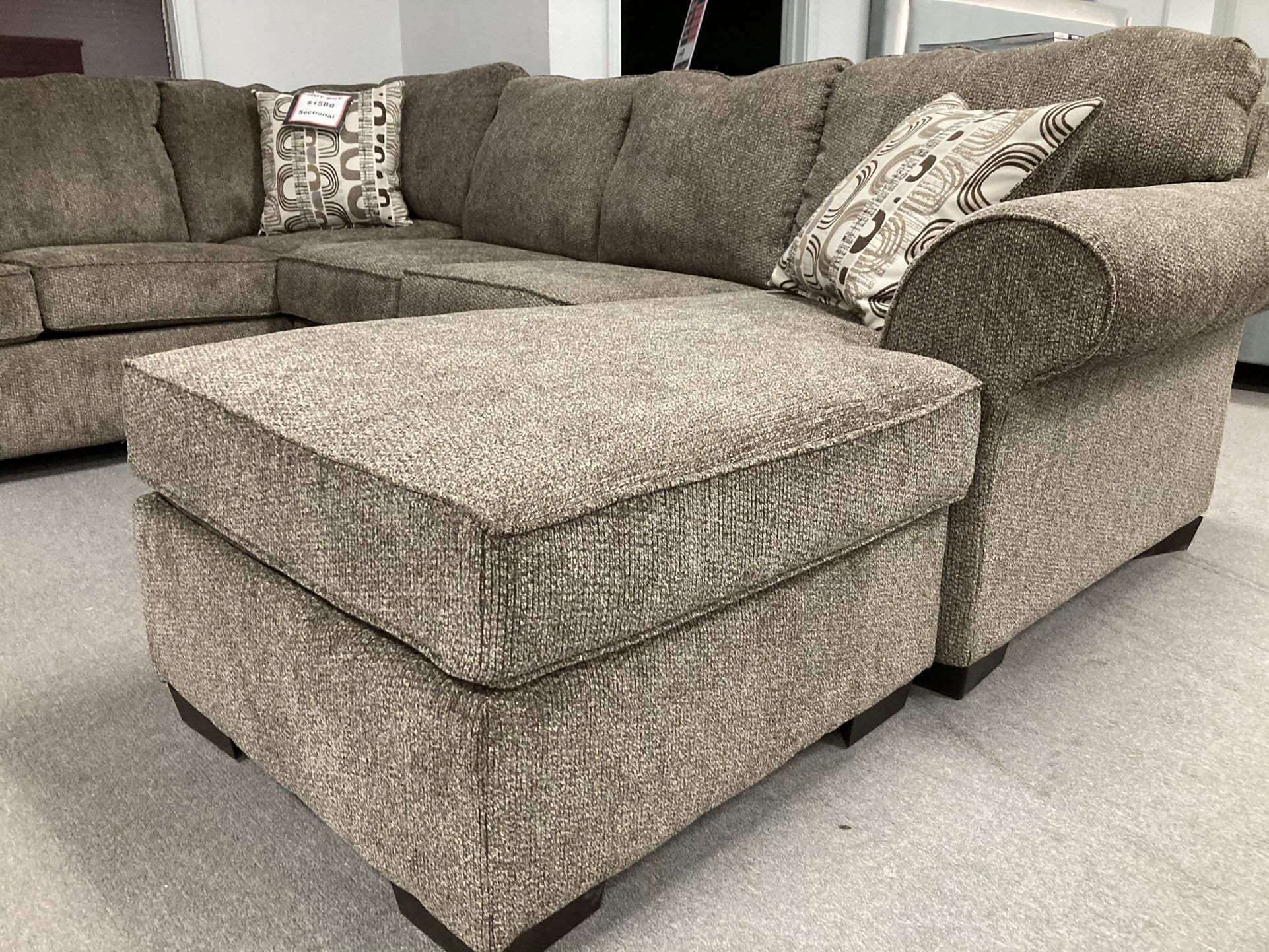 Brand New Jesse Coco Sectional With Reversible Ottoman!! Low As $39 Down!! No Credit Needed!!π