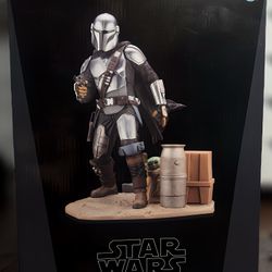 The Mandalorian and The Child Figure 