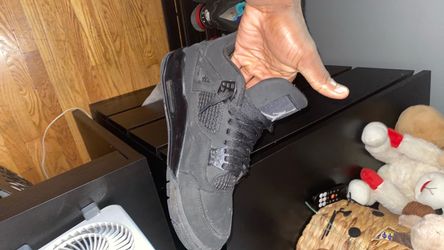 black cats jordan 4 size 8.5