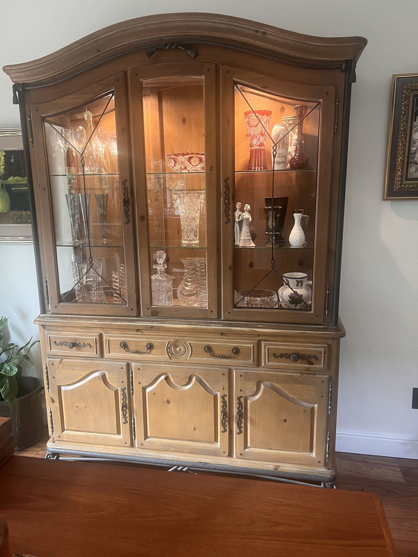 Beautiful Traditional China Hutch