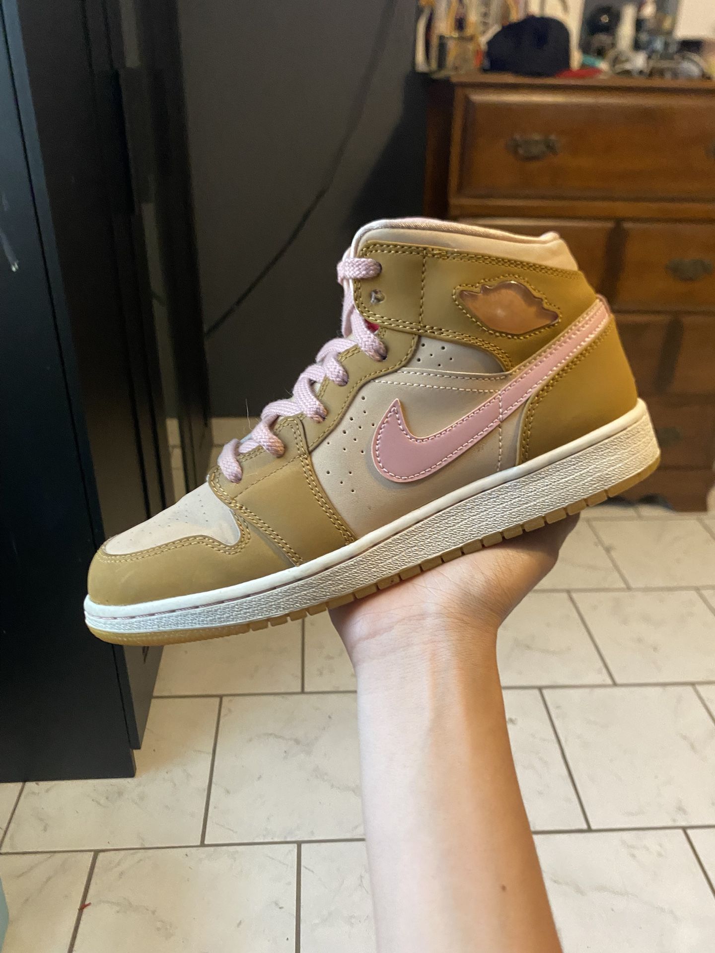 Jordan 1 Mid Hare GS