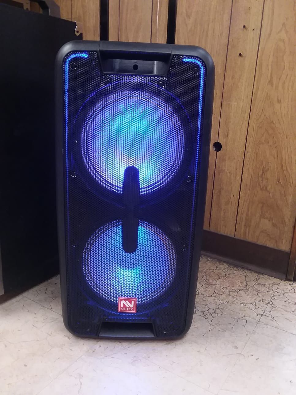 3,000 Watt Rechargeable Bluetooth Speaker/USB And SD Port/fm/aux