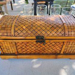 Vintage Bamboo Woven Wicker Carrying Case Box with Metal Latch/Brass Edges/Woven Side Handles Ratan Brown Woven