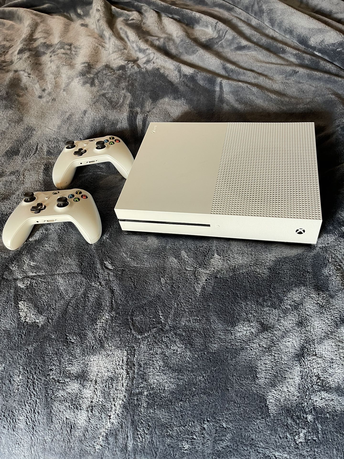 Xbox One S With 2(two) Controllers