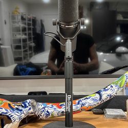 SHURE SM7B Studio Microphone