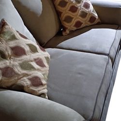 LOVE SEAT/SOFA LIGHT BROWN COMES WITH DECORATIVE ACCENT THROW PILLOWS $170/OBO