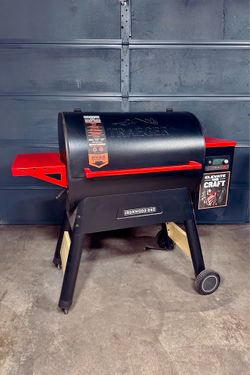 Traeger Ironwood 885 Wi-Fi Pellet Grill and Smoker in Black with Custom Finishes