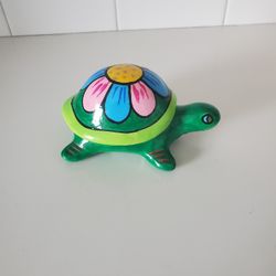 Handmade Painted Clay Turtle Sculpture Green Trurle 2 Piece Set  Made In Mexico 