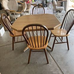 Kitchen Table With Leaf. 4 Chairs