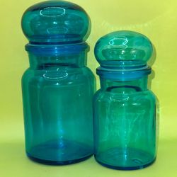 Set Of 2 blue apothecary jars is a wonderful addition to any antique collection