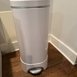 Munchkin Step Diaper Pail