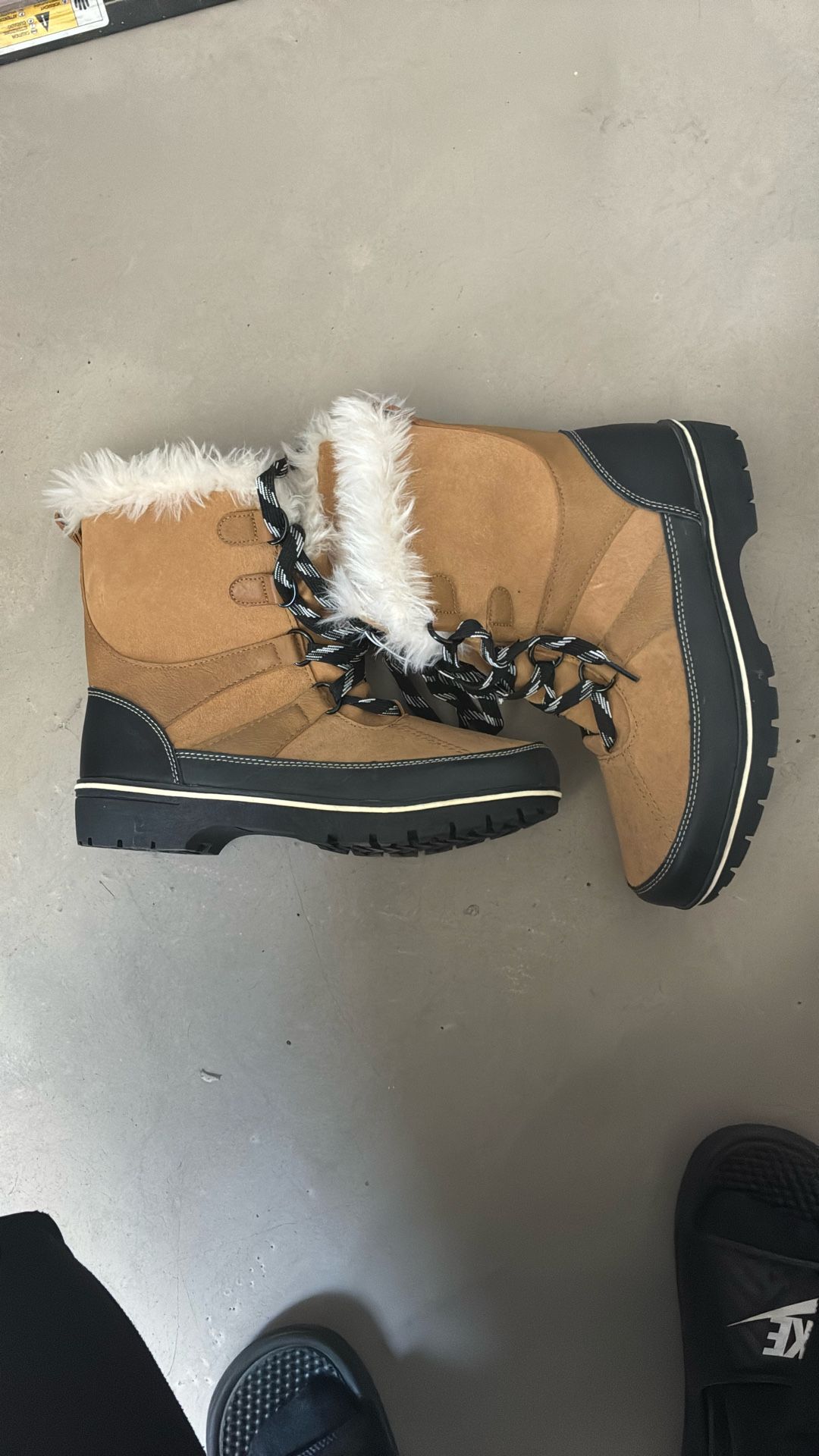 Merona Women’s Snow And Rain Boots Size 9