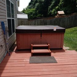 HOT TUB FOR SALE. !$1,850