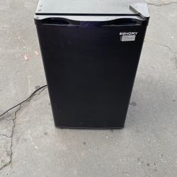 4 foot mini fridge