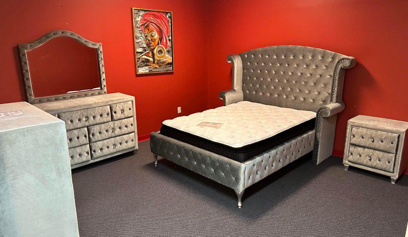 Velvet 5 Pcs Bedroom Set Queen or King Beds Dressers Nightstands Mirrors and Chest With İnterest Free Payment Options 1719 Wayne 