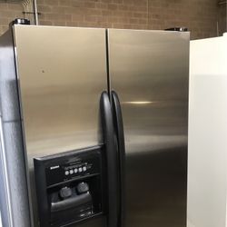 Kenmore Refrigerator Side By Side. Stainless 