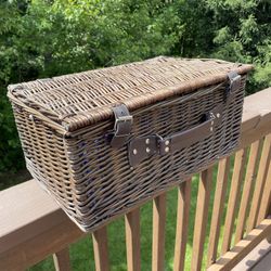 Picnic Basket for Four Persons 