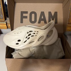 Yeezy Foam Runner Sand Sz 9
