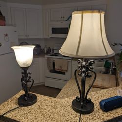 2 Desk Lamps