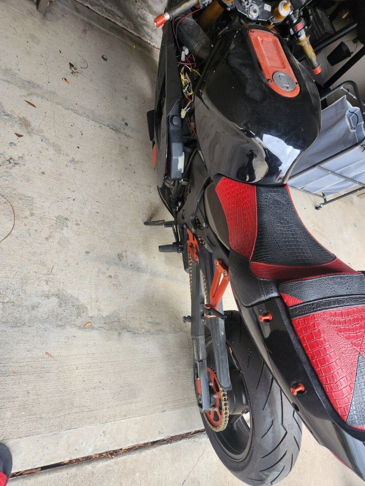 2002 Kawasaki ZX12R Seats