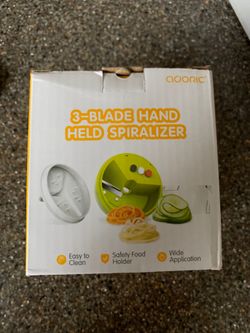 Brand new 3 blade hand held spiralizer