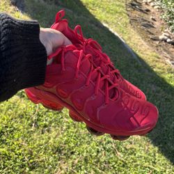 Red Nike Vapor Max’s 