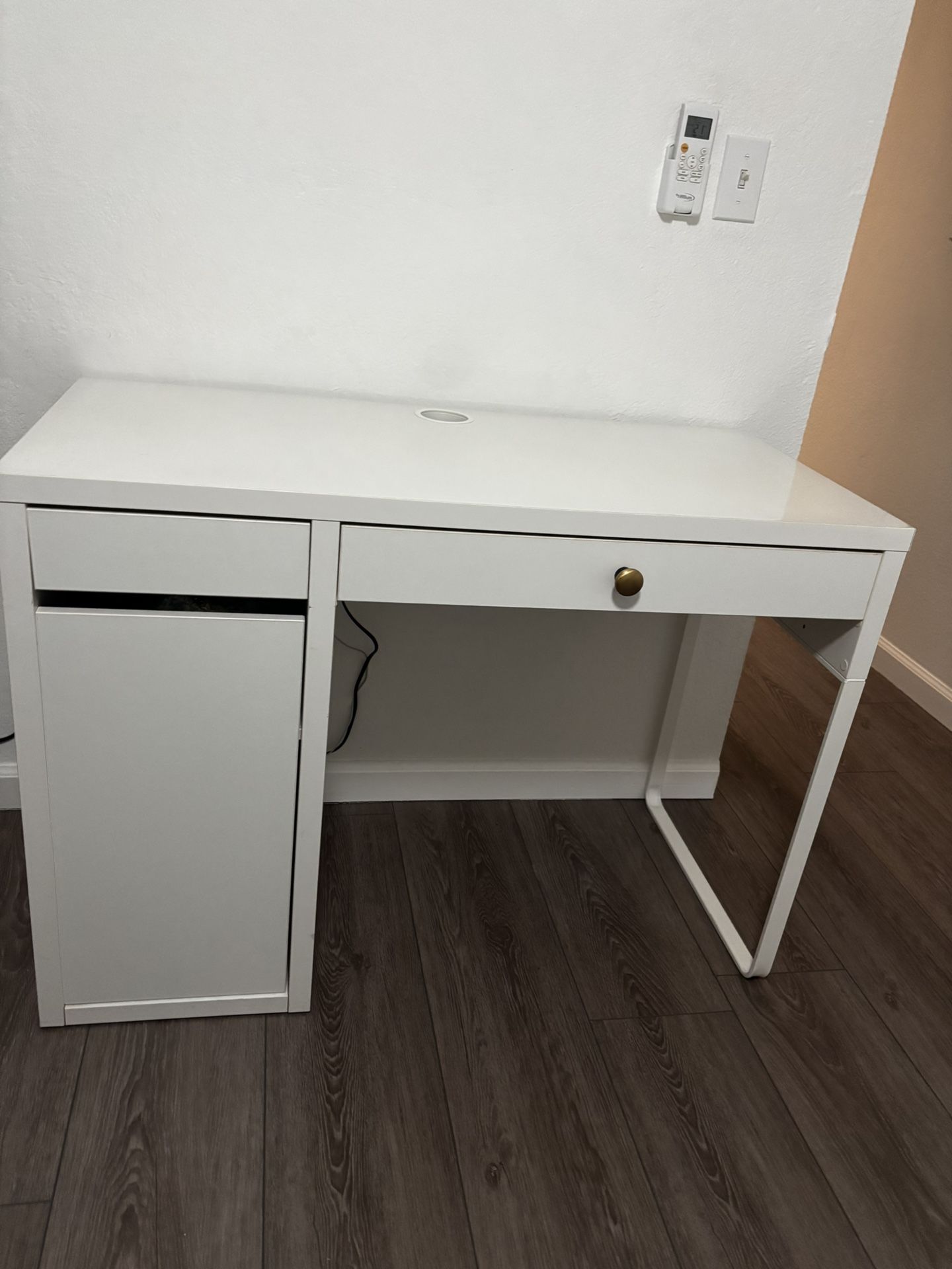 Office desk and chair