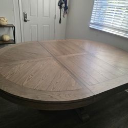 Wood Dinning Table (Extendable)
